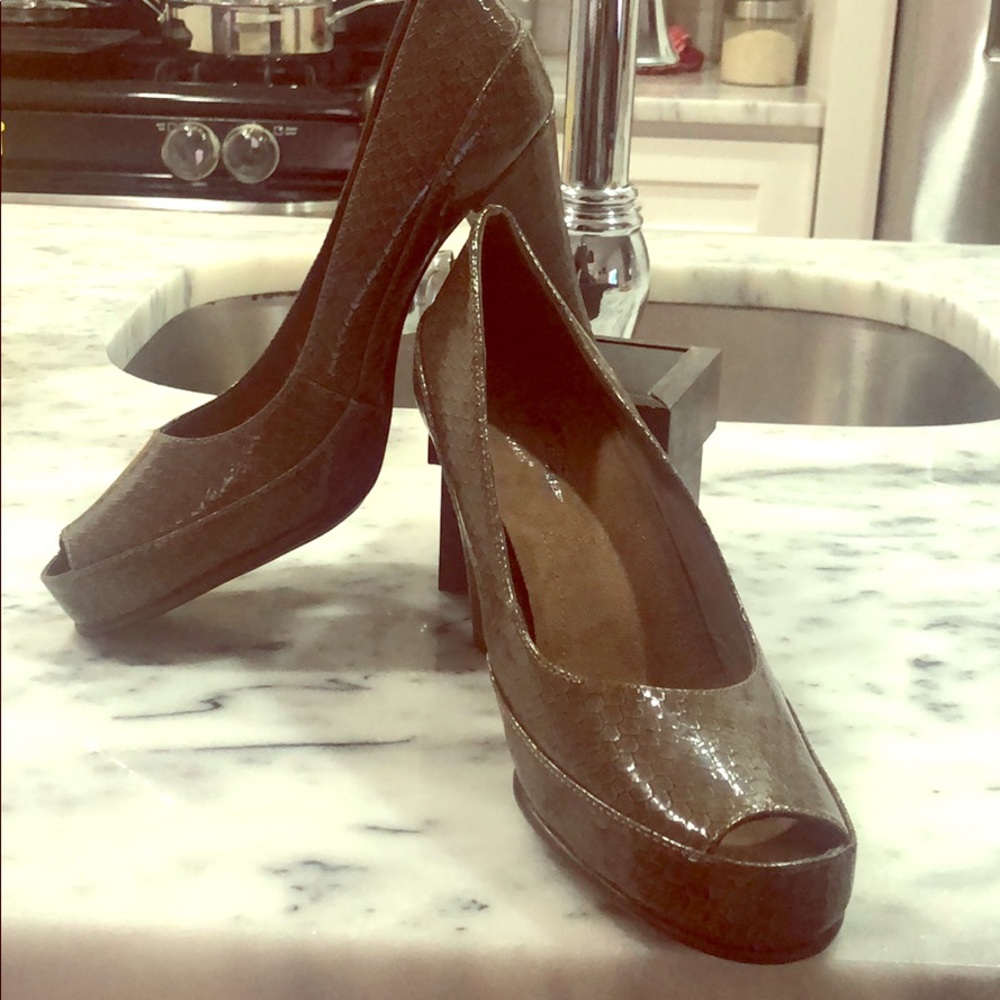 Aerosoles Heel Rest Big Ben Pump in olive